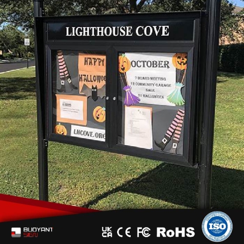 Self-supporting outdoor notice board