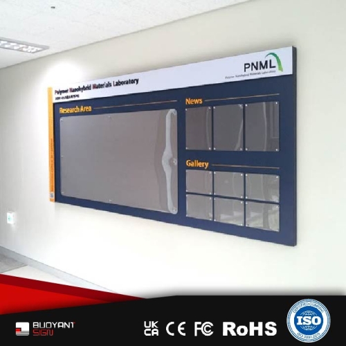 Outdoor wall-attached message board